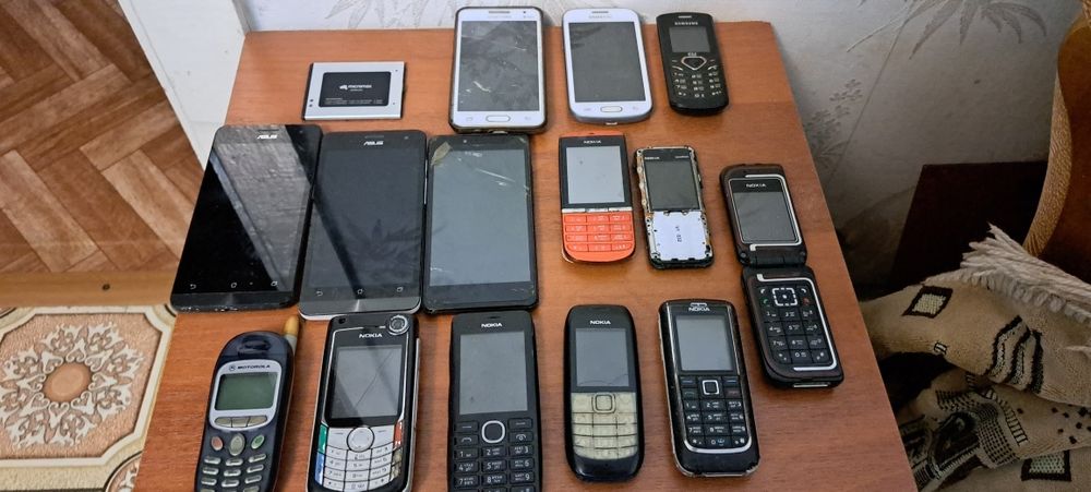 Сотовые телефоны