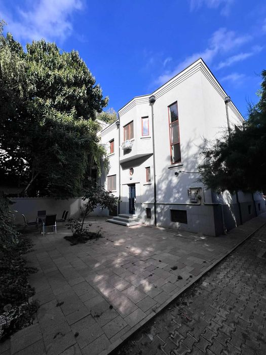 PROPRIETAR inchiriez vila Cotroceni, str Louis Pasteur