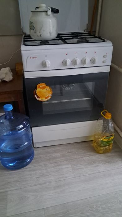 Продам газ плиту