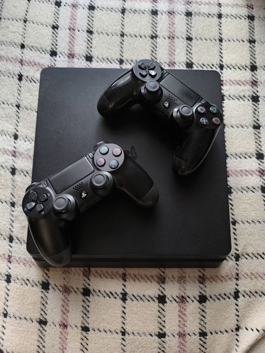 Playstation 4 slim