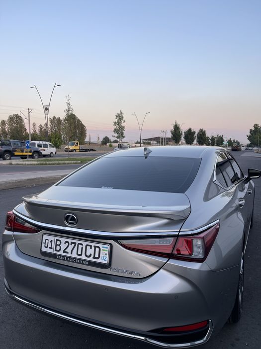Lexus ES300 Premium 2025