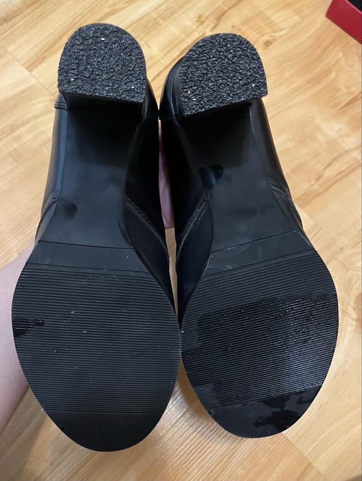 Продается ботильоны ( ботинки)