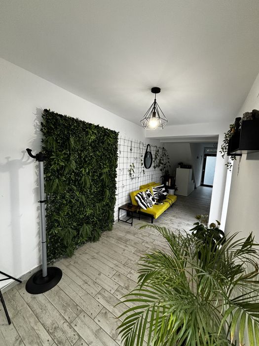 Hush Studio! Posturi Frizerie/Coafura De Inchiriat.