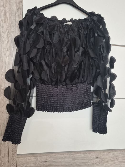 Продавам елегантна черна блуза – размер М