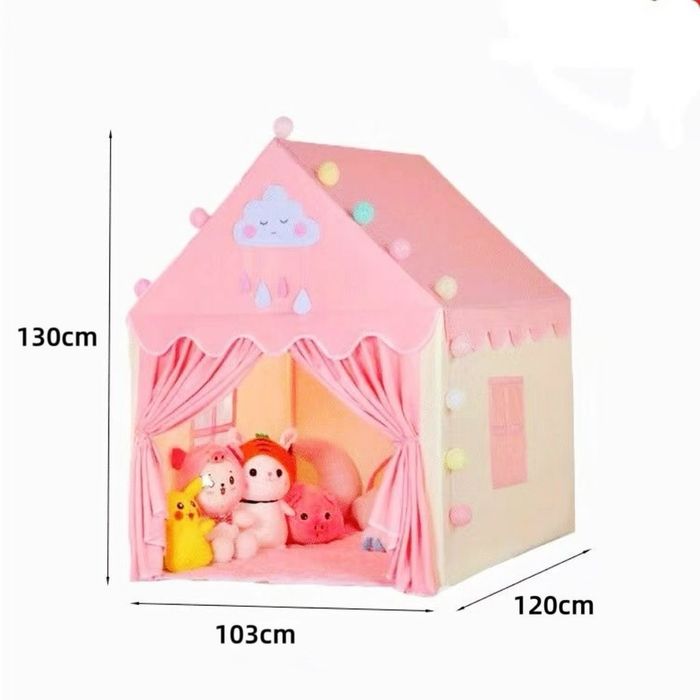 Детский домик с гирляндой