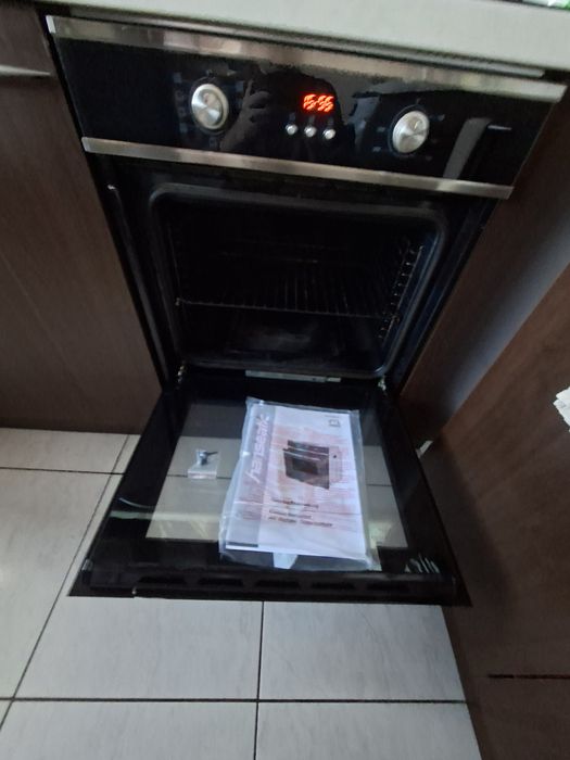 Продавам фурна за вграждане Hanseatic  като нава