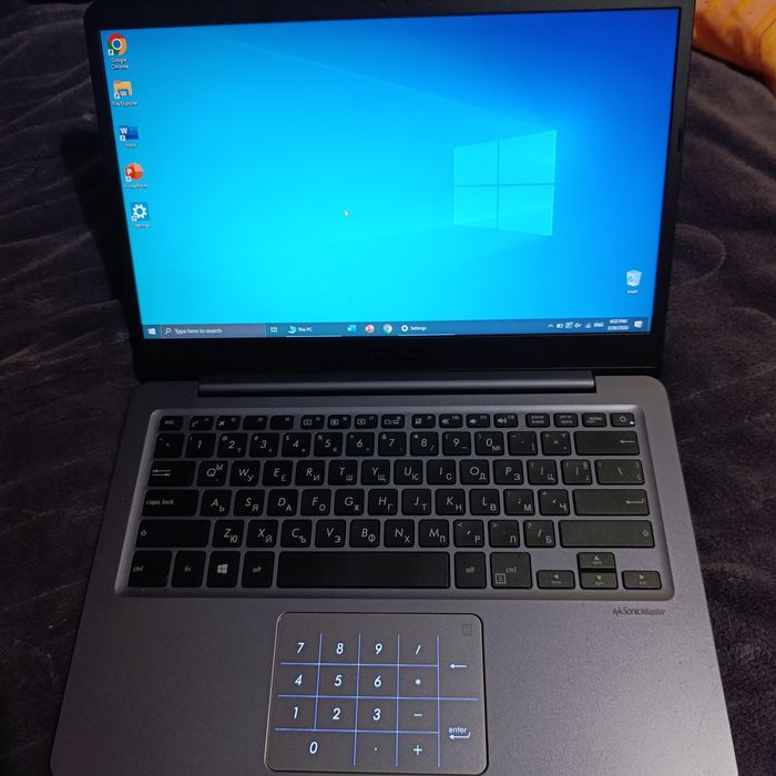 Лаптоп Asus E406M