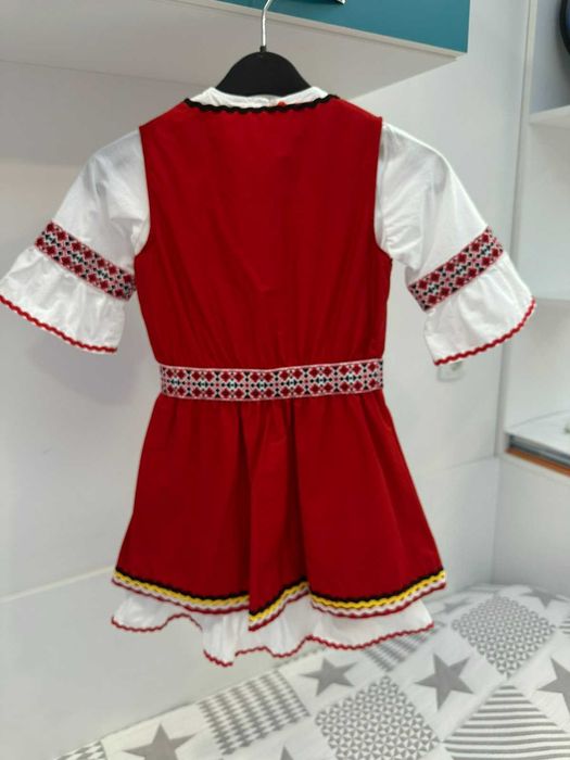 Народна носия за момиче