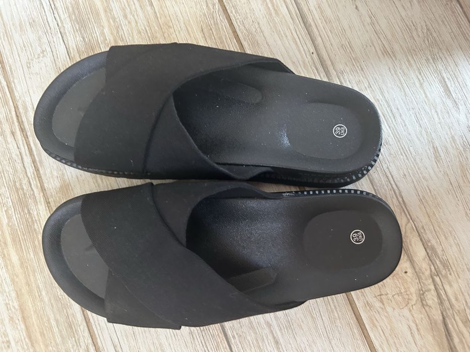 Дамски черни чехли