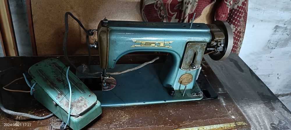 Швейная машинка антиквариат продам