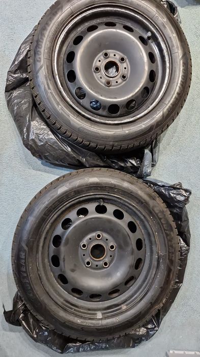 Vând set 4 anvelope de iarnă premium Goodyear UltraGrip Performance 3