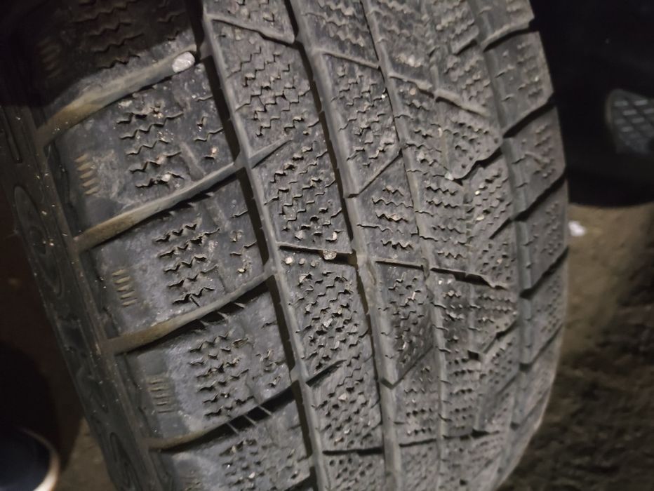 Продам резину 215/55/18 зима