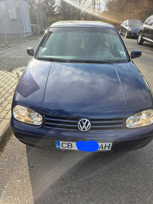 Автомобил  фоксваген  голф
