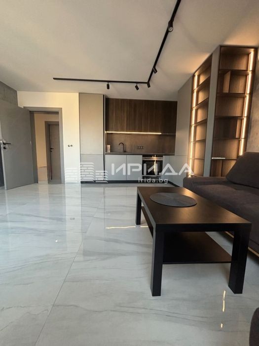 Продава се Тристаен апартамент в София, Център - 102 кв.м за 1640 €/кв.м - Снимка #1