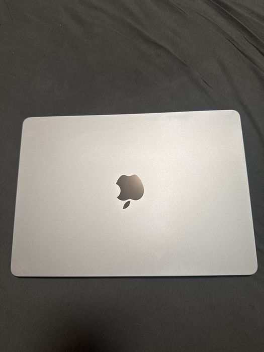 ЧИСТО НОВ Mackbook!!!