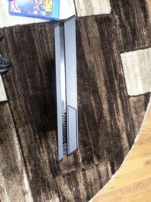Vand PS4 slim 1TB
