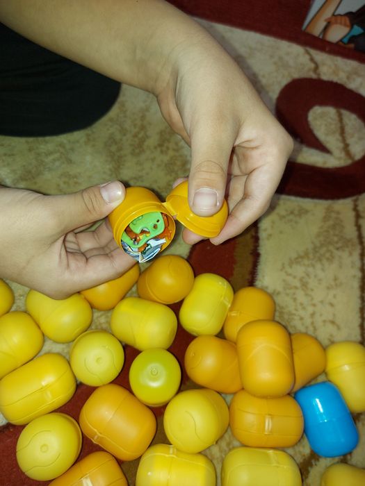 Киндерные игрушки для меленьких детей