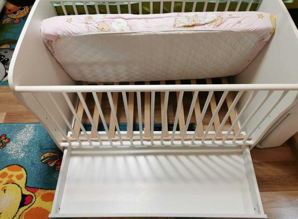 Pătuț lemn cu sertar ,saltea și accesorii
