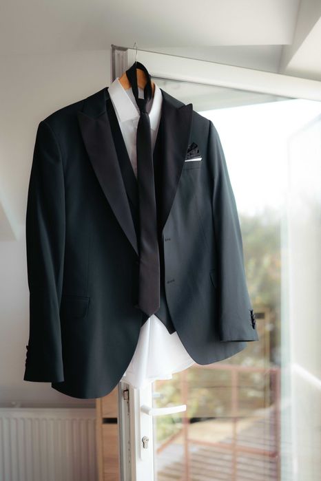Costum verde elegant pentru ginere – purtat o singură dată, ca nou