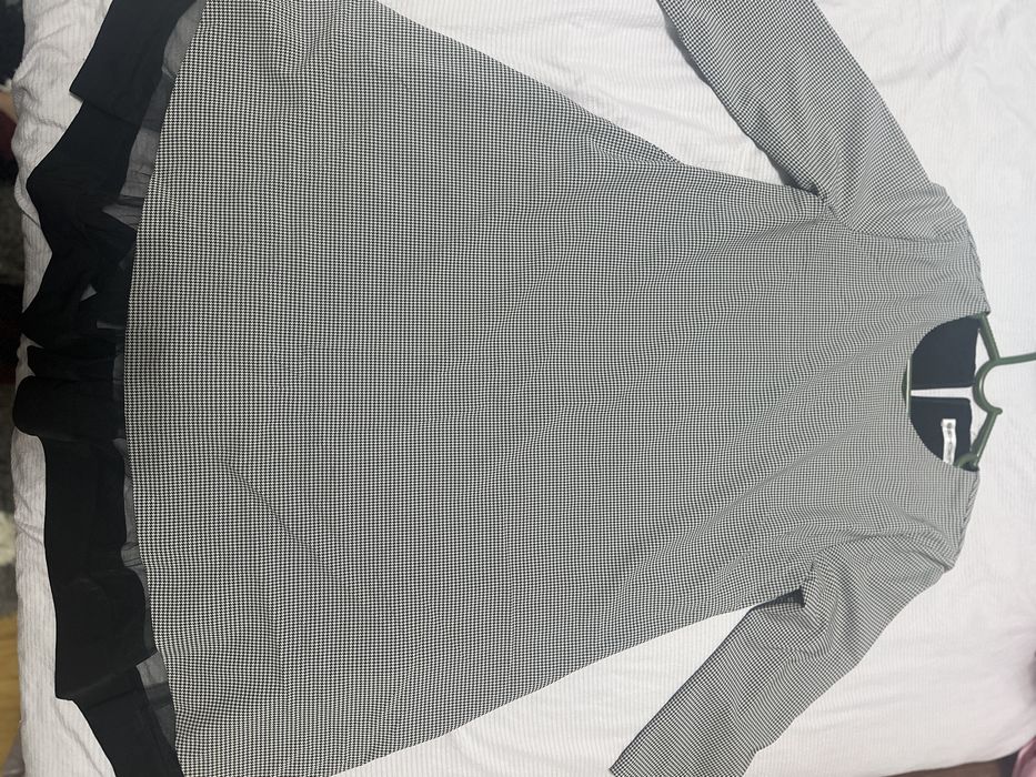 Черное платье до колен