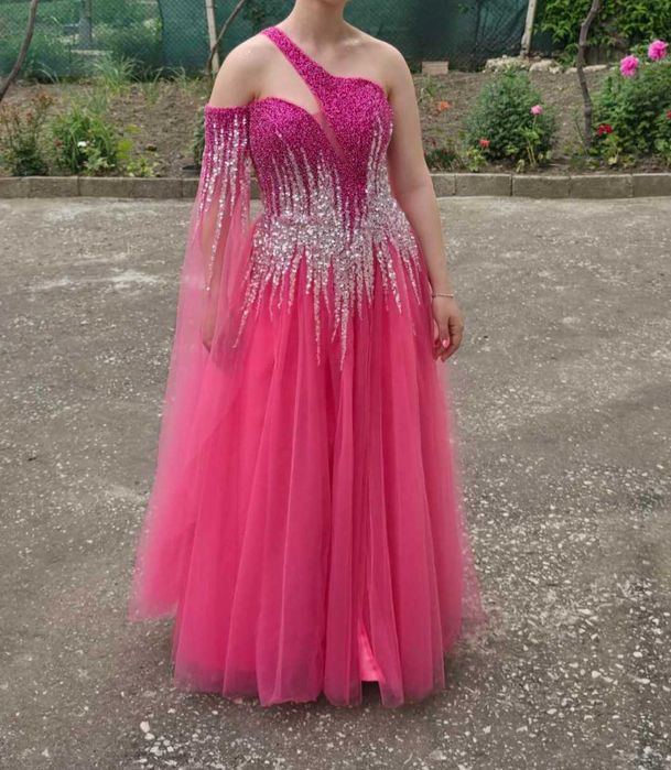 Продавам бална рокля