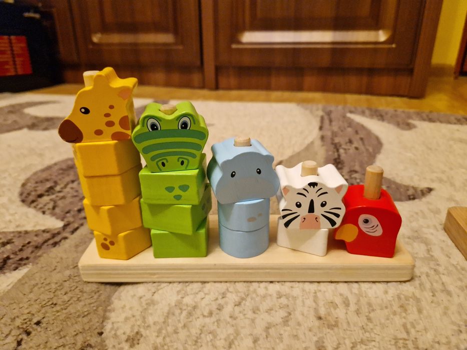 Lot jucarii copii mici de lemn + unul de plastic Montessori