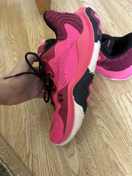 Adidasi Under Armour Roz