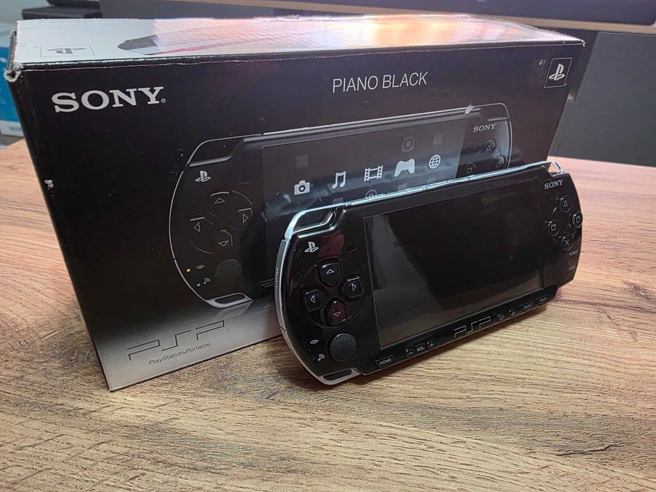 Продам новую PSP 2000 Piano Black