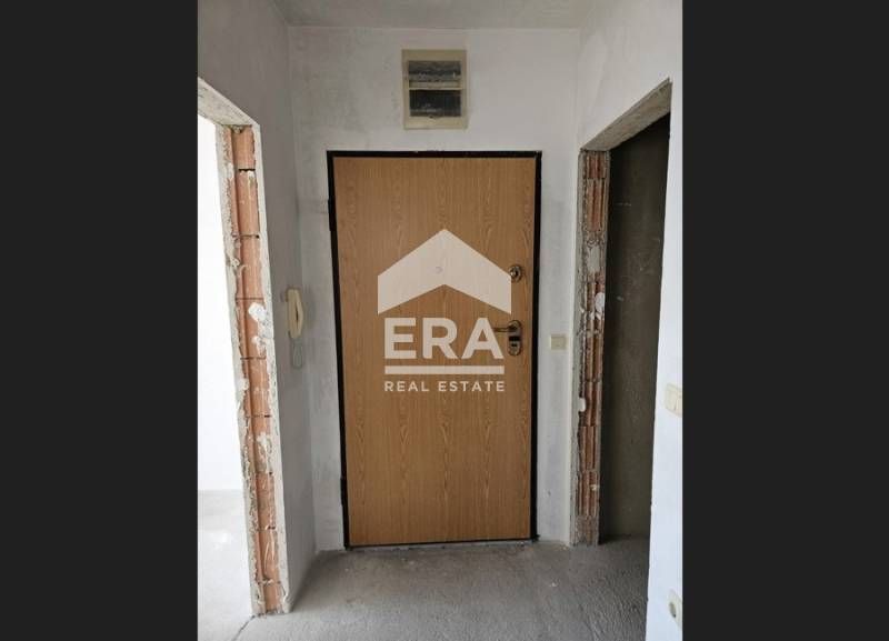 Четиристаен просторен апартамент в жк Левски град Варна