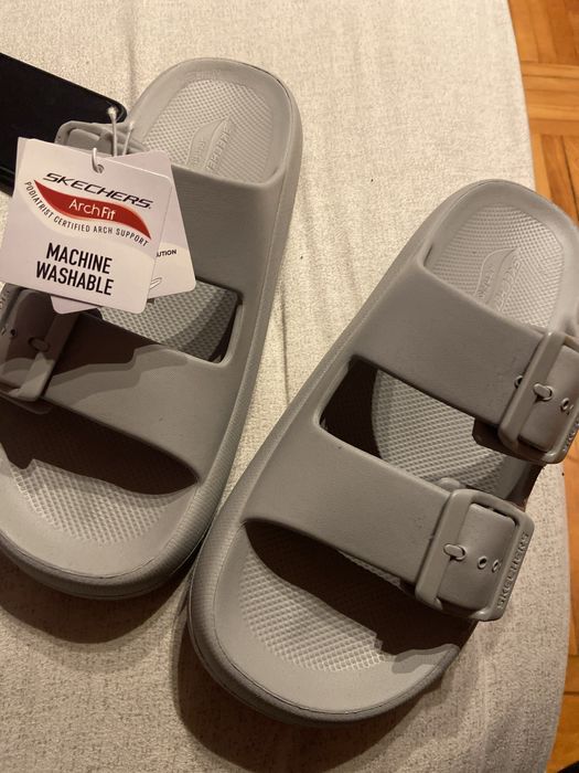 Slapi Skechers 42