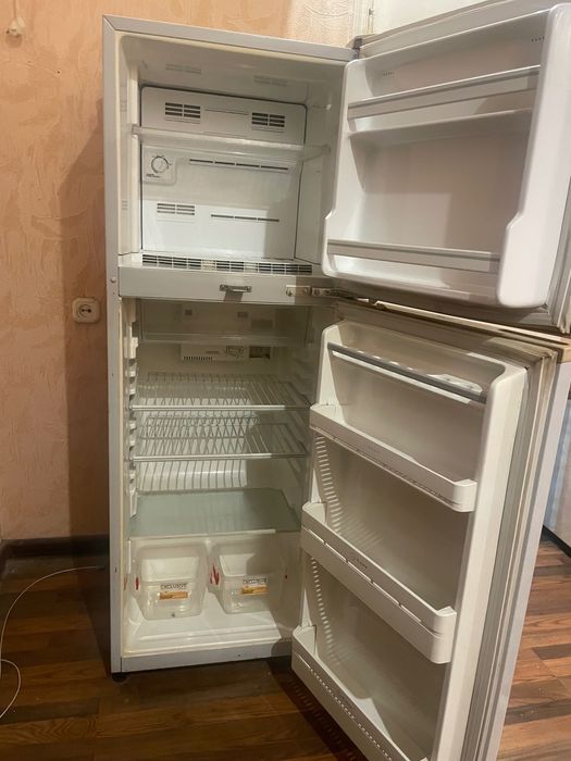 Продается холодильник daewoo (no frost)