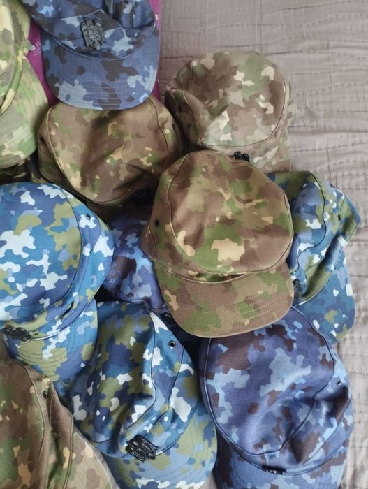 Capele combat diverse culori