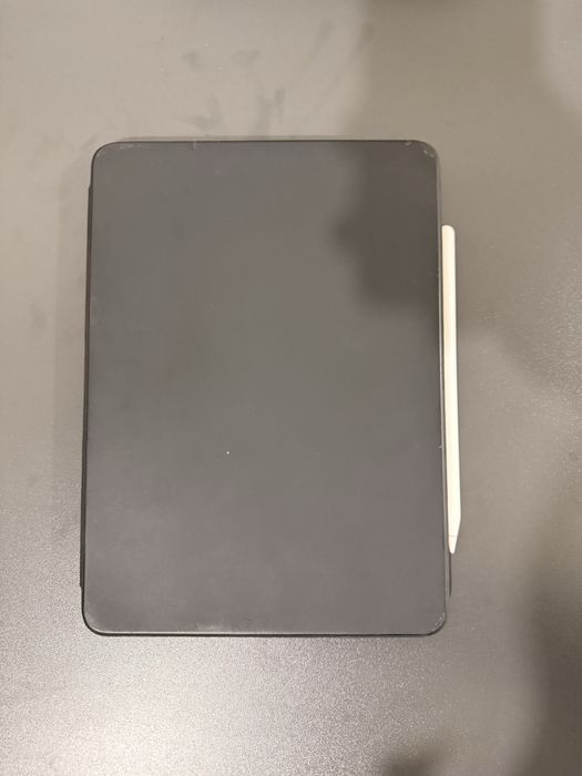 IPad Pro 11 M2 с клавитурой и Apple Pencil