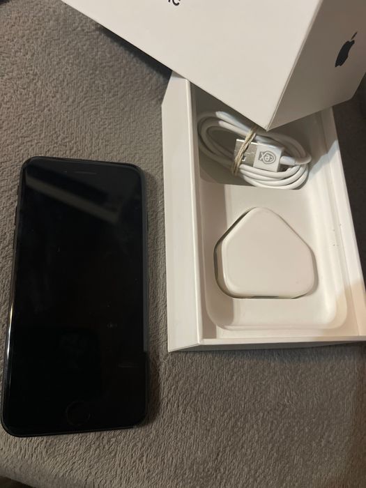 iPhone 7  64gb 100% battery