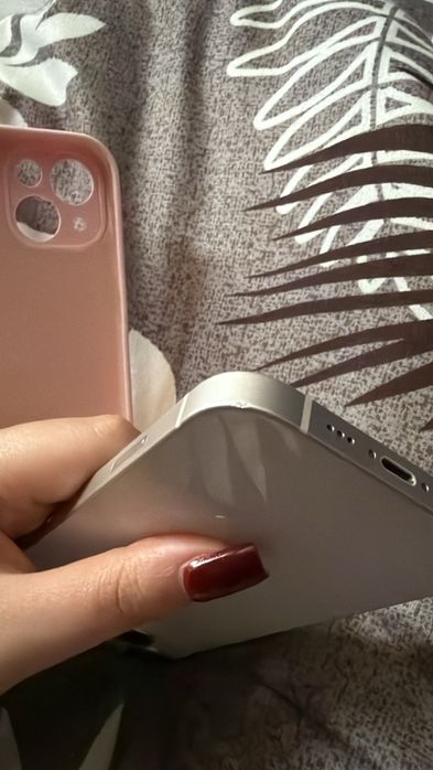 Продам айфон 14-128