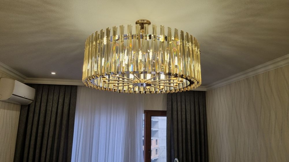 Продаётся новая люстра