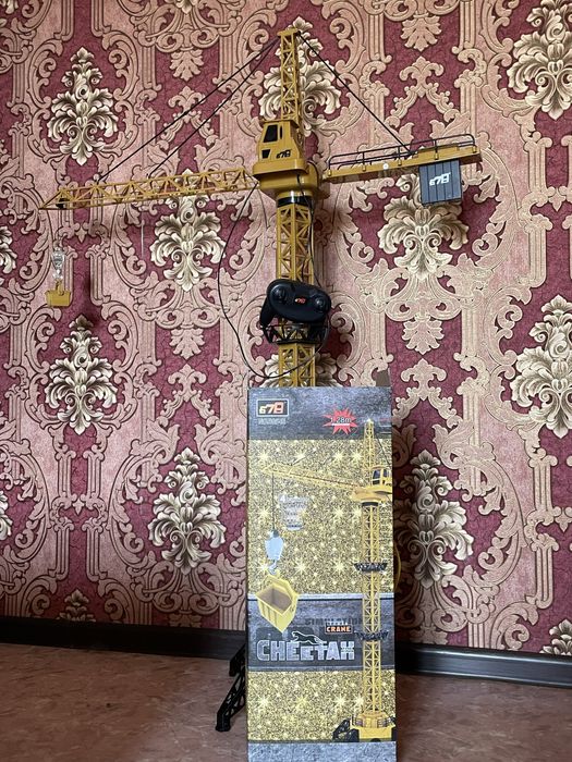 Игрушечный кран новый