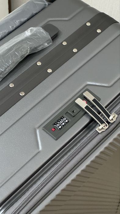 Продам Чемодан новый