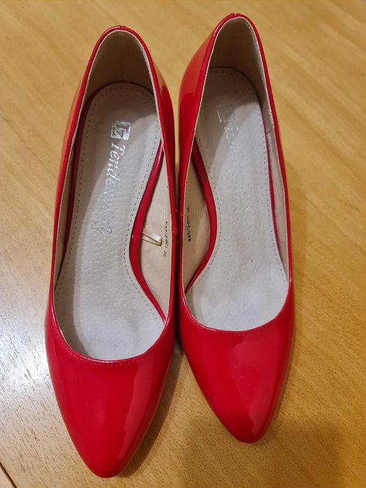 Дамски обувки червени лачени номер 36