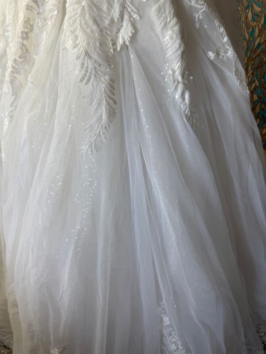 Свадебное платье со шлейфом