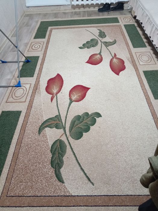 Продам ковёр в хорошем состоянии