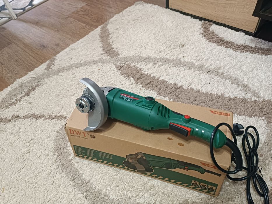 продам Болгарку DWT