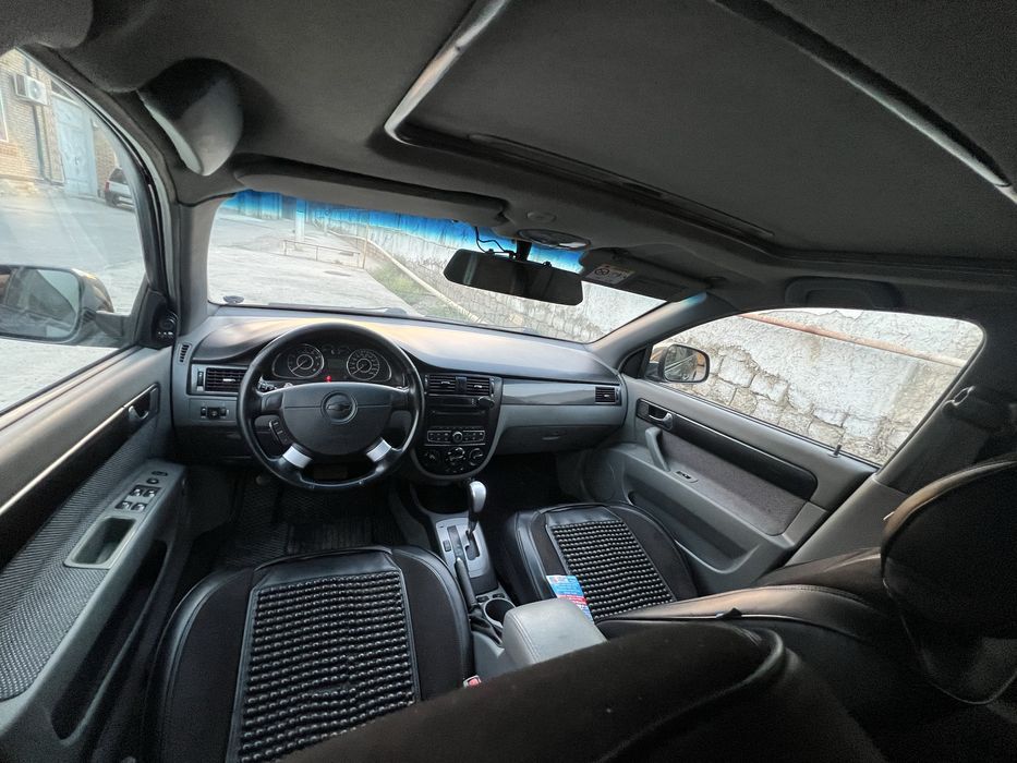 Avtomobil chevrolet lacetti