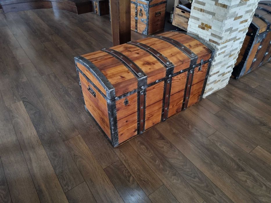 Стар дървен сандък/ракла/скрин