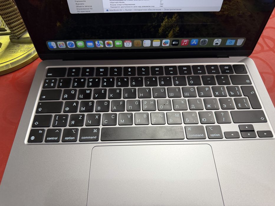 Macbook air M3 2025 8/256