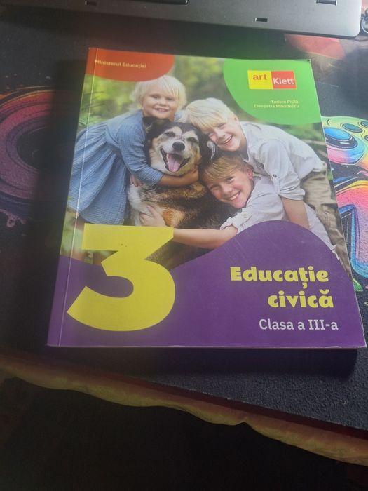 Se vinde carte.   .