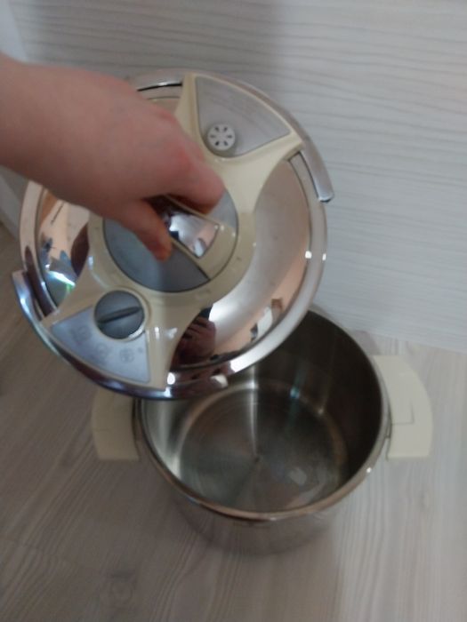 Тенджера под налягане 6 литра