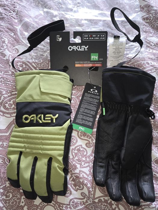 Geaca Ski O'neill S / Pantaloni Ski Oakley S / Mănuși Ski Oakley M/8