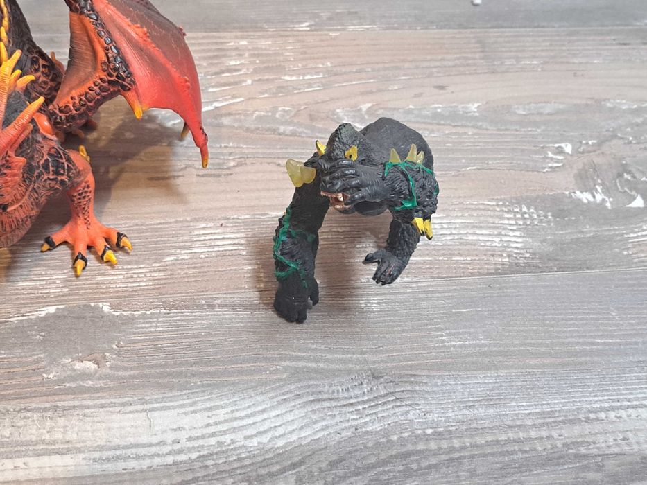 Set 4 figurine Eldrador – creaturi fantasy, stare foarte bună