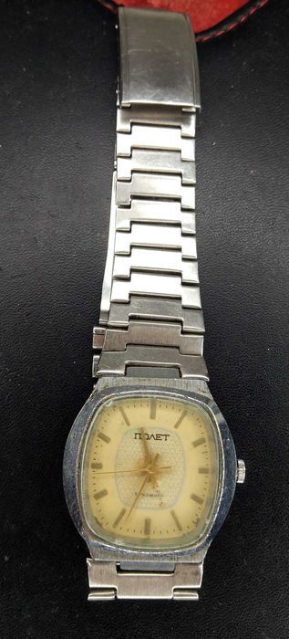 Часы механические разные.